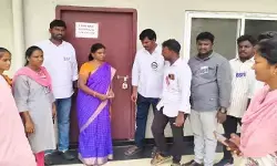 ఖమ్మంలో శ్రీ చైతన్య ఒలింపియాడ్ స్కూల్ బుక్స్ గోడౌన్ సీజ్