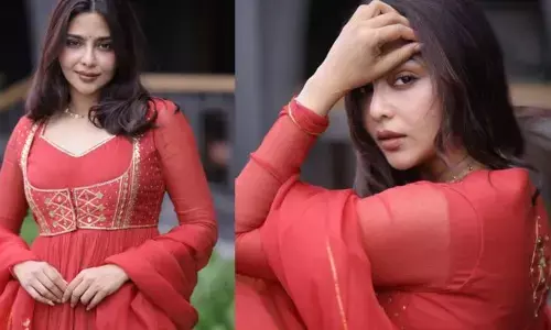 క్లాస్ అండ్ సింపుల్ లుక్‌లో కవ్విస్తున్న ఐశ్వర్య లక్ష్మి