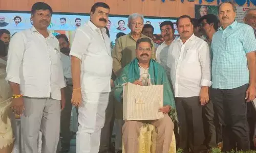 హెచ్ఎండీఏ అర్బన్ ఫారెస్ట్రీ  అసిస్టెంట్ డైరెక్టర్ చక్రపాణికి ఏపీలో స‌న్మానం