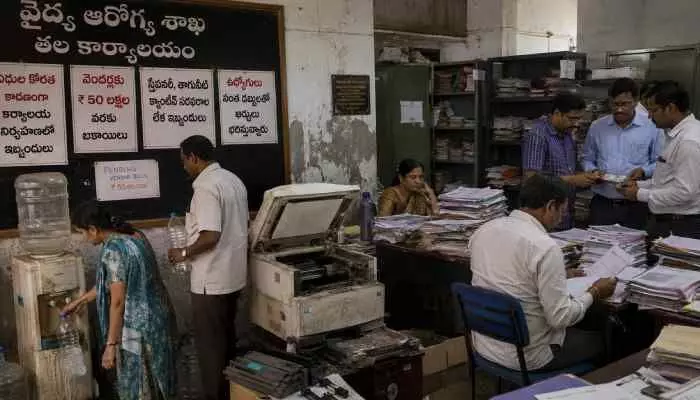 నిధుల కొరతతో వైద్యశాఖ హెడ్ ఆఫీసులు..రెండేళ్లుగా ఇదే పరిస్థితి! నిధుల కొరతతో వైద్యశాఖ హెడ్ ఆఫీసులు..రెండేళ్లుగా ఇదే పరిస్థితి!