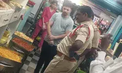 మిక్చర్లో బల్లి ఘటన..స్వీట్ హౌస్ యజమానిపై కేసు నమోదు మిక్చర్లో బల్లి ఘటన..స్వీట్ హౌస్ యజమానిపై కేసు నమోదు