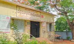 సమయపాలన పాటించని పల్లె దవాఖాన సిబ్బంది..!