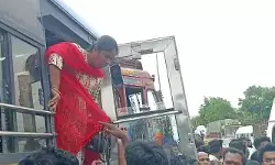 లారీని ఢీకొన్న ఆర్టీసీ బస్సు.. 10 మందికి తీవ్ర గాయాలు లారీని ఢీకొన్న ఆర్టీసీ బస్సు.. 10 మందికి తీవ్ర గాయాలు