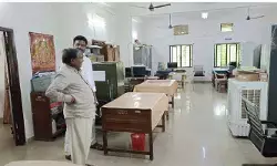ప్రభుత్వ అధికారుల నిర్లక్ష్య వైఖరి.. మాజీ ఎమ్మెల్యే ఆగ్రహం ప్రభుత్వ అధికారుల నిర్లక్ష్య వైఖరి.. మాజీ ఎమ్మెల్యే ఆగ్రహం