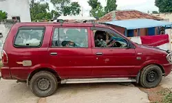 స్కూల్ పిల్లలా.. కోడి పిల్లలా..? స్కూల్ పిల్లలా.. కోడి పిల్లలా..?