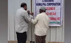 అక్రమ షెడ్డును సీజ్ చేసిన అధికారులు అక్రమ షెడ్డును సీజ్ చేసిన అధికారులు
