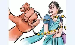 వృద్ధురాలి మెడలో బంగారం చోరీ వృద్ధురాలి మెడలో బంగారం చోరీ