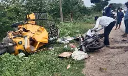 సినీ ఫక్కీలో ప్రమాదం.. బస్సు ఢీకొట్టడంతో బైక్పై పడిన ఆటో సినీ ఫక్కీలో ప్రమాదం.. బస్సు ఢీకొట్టడంతో బైక్పై పడిన ఆటో