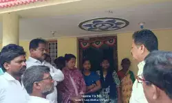 మృతి చెందిన ఉపాధి హామీ క్షేత్ర సహాయకుడి కుటుంబాన్ని పరామర్శించిన డీఆర్డీఏ అధికారి