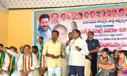 కాంగ్రెస్ అభిమానుల ఓట్ల చోరీ అడ్డుకోవాలి.. మంత్రి గడ్డం కాంగ్రెస్ అభిమానుల ఓట్ల చోరీ అడ్డుకోవాలి.. మంత్రి గడ్డం