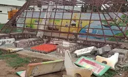 70 ఏళ్ల చరిత్ర కలిగిన గుడిసె కూల్చివేత