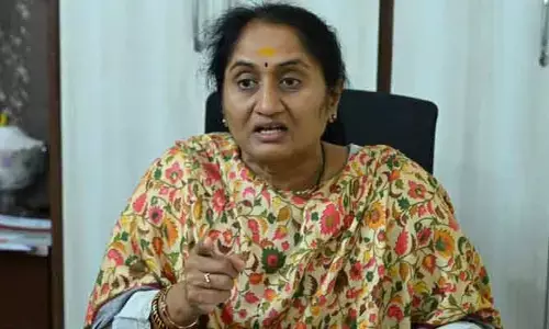 బద్వేల్ సమావేశంలో రగడ.. కార్యకర్తలపై మంత్రి సవిత సీరియస్