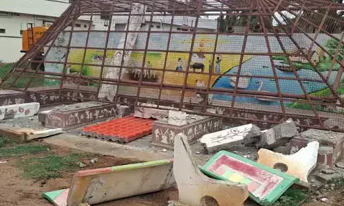 70 ఏళ్ల చరిత్ర కలిగిన గుడిసె కూల్చివేత
