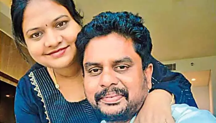 రాష్ట్రంలో దారుణం.. భార్య, కూతురు చంపి రియల్టర్ ఆత్మహత్య రాష్ట్రంలో దారుణం.. భార్య, కూతురు చంపి రియల్టర్ ఆత్మహత్య