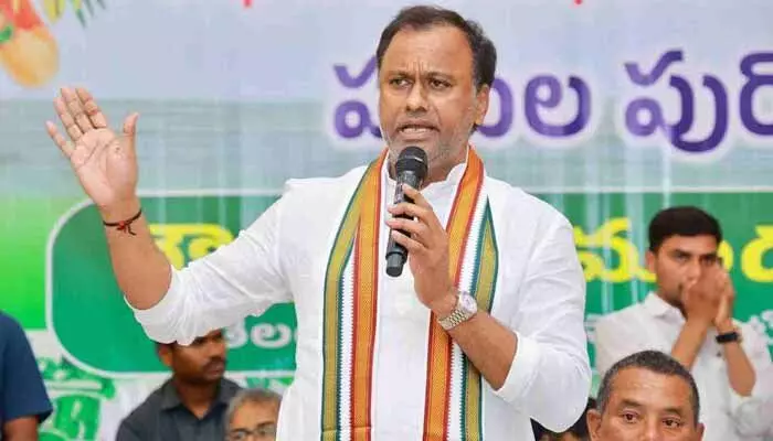 సీఎం రేవంత్రెడ్డిపై ఎమ్మెల్యే రాజగోపాల్ రెడ్డి సంచలన వ్యాఖ్యలు సీఎం రేవంత్రెడ్డిపై ఎమ్మెల్యే రాజగోపాల్ రెడ్డి సంచలన వ్యాఖ్యలు