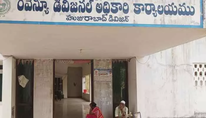 ప్రజావాణికి దిక్కేది? అర్జీ ఇచ్చి నెలన్నరైనా స్పందన కరువు ప్రజావాణికి దిక్కేది? అర్జీ ఇచ్చి నెలన్నరైనా స్పందన కరువు