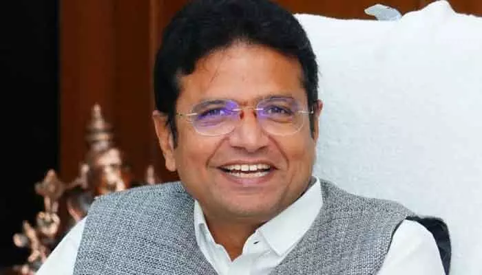 మంత్రి శ్రీధర్ బాబు ప్రత్యేక చొరవ.. రూ. 15 కోట్లతో రోడ్డు విస్తరణతో పాటు డ్రైనేజ్ నిర్మాణం మంత్రి శ్రీధర్ బాబు ప్రత్యేక చొరవ.. రూ. 15 కోట్లతో రోడ్డు విస్తరణతో పాటు డ్రైనేజ్ నిర్మాణం