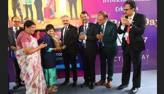 సేవా కార్యక్రమాలలో ఎస్బీఐ ముందంజ సేవా కార్యక్రమాలలో ఎస్బీఐ ముందంజ
