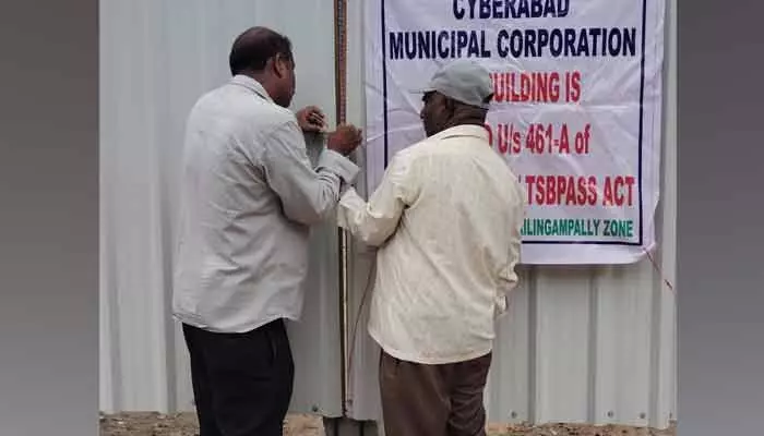 అక్రమ షెడ్డును సీజ్ చేసిన అధికారులు అక్రమ షెడ్డును సీజ్ చేసిన అధికారులు