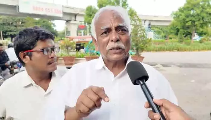 ‘ఇడుపు కాయితం’ మీద ఎందుకింత రచ్చ.. సీనియర్ జర్నలిస్టు పాశం యాదగిరి ‘ఇడుపు కాయితం’ మీద ఎందుకింత రచ్చ.. సీనియర్ జర్నలిస్టు పాశం యాదగిరి