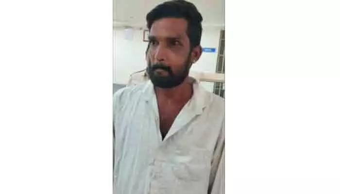 సంతోష్నగర్లో దారుణం.. వృద్ధుడిని కొట్టి చంపిన దుండగుడు సంతోష్నగర్లో దారుణం.. వృద్ధుడిని కొట్టి చంపిన దుండగుడు