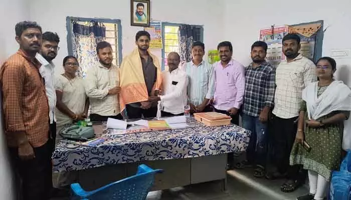 మఠంపల్లి ఎంపీడీవో గా డి. సుమంత్ రెడ్డి బాధ్యతల స్వీకరణ.. మఠంపల్లి ఎంపీడీవో గా డి. సుమంత్ రెడ్డి బాధ్యతల స్వీకరణ..