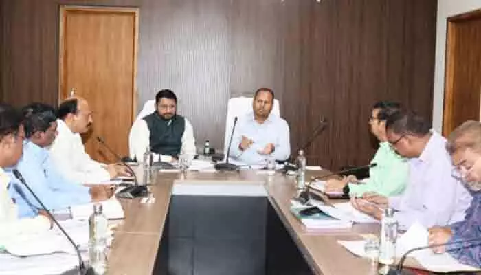 రెండు నెలల్లో ప్రాజెక్టుల భూ సేకరణ ప్రక్రియ పూర్తి కావాలి రెండు నెలల్లో ప్రాజెక్టుల భూ సేకరణ ప్రక్రియ పూర్తి కావాలి