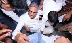 హరీష్ రావు తరలింపులో హై టెన్షన్.. పోలీసుల రూట్ మార్పులు.. వెంటాడుతున్న బీఆర్ఎస్ నేతలు! హరీష్ రావు తరలింపులో హై టెన్షన్.. పోలీసుల రూట్ మార్పులు.. వెంటాడుతున్న బీఆర్ఎస్ నేతలు!