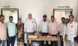 SIR దరఖాస్తులకు హెల్ప్డెస్క్ ప్రారంభం: తహశీల్దార్ శ్రీకాంత్ SIR దరఖాస్తులకు హెల్ప్డెస్క్ ప్రారంభం: తహశీల్దార్ శ్రీకాంత్