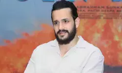 బాత్రూమ్లో జారి పడిన అఖిల్.. 48 కుట్లు పడ్డాయంటూ షాకింగ్ కామెంట్స్ బాత్రూమ్లో జారి పడిన అఖిల్.. 48 కుట్లు పడ్డాయంటూ షాకింగ్ కామెంట్స్