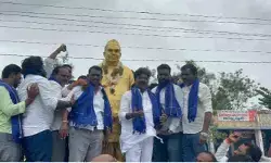 మహనీయుల విగ్రహాల ముసుగుల తొలగింపు మహనీయుల విగ్రహాల ముసుగుల తొలగింపు