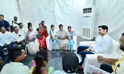 టెన్త్లో ఉత్తమ మార్కులు సాధించిన విద్యార్థులకు ఇంటి పట్టాలు టెన్త్లో ఉత్తమ మార్కులు సాధించిన విద్యార్థులకు ఇంటి పట్టాలు