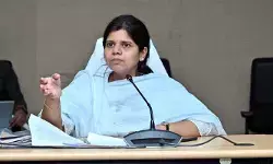 ఓటర్ల జాబితాలో ఒకటికి మించి ఓట్లు కలిగి ఉండటం చట్టరీత్యా నేరం ఓటర్ల జాబితాలో ఒకటికి మించి ఓట్లు కలిగి ఉండటం చట్టరీత్యా నేరం