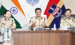 నాలుగు కమిషనరేట్లకు కొత్త హద్దులు.. సీవీ ఆనంద్ కీలక నిర్ణయం నాలుగు కమిషనరేట్లకు కొత్త హద్దులు.. సీవీ ఆనంద్ కీలక నిర్ణయం