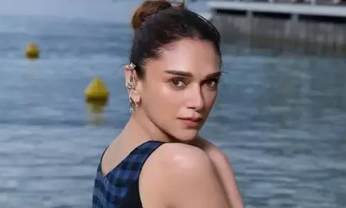ఆడవాళ్లు లేనిది జీవితమే లేదు.. గ్లామల్ బొమ్మల్లా కాకుండా గౌరవం ఇచ్చే పాత్రలు రాయండి: అదితి రావు హైదరీ
