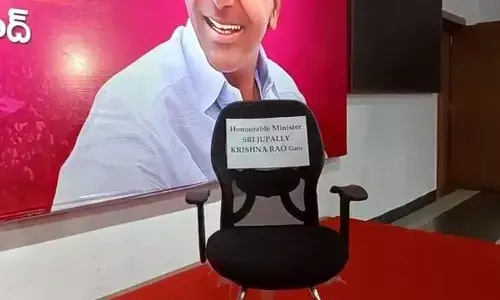 తెలంగాణ భవన్‌లో జూపల్లి కోసం ఖాళీ కుర్చీ
