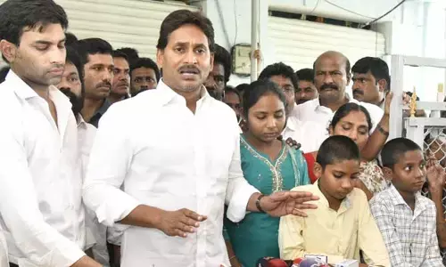 ‘సీఐని సీపీ.. సీఎం చంద్రబాబు డీజీపీని రక్షిస్తున్నారు: వైఎస్ జగన్