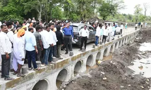 కొత్తపల్లి కల సాకారం.. రూ.1.20 కోట్ల బ్రిడ్జి పనుల పరిశీలన