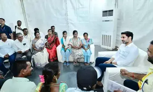 టెన్త్‌లో ఉత్తమ మార్కులు సాధించిన విద్యార్థులకు ఇంటి పట్టాలు