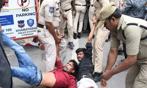 కార్పొరేట్, ప్రైవేట్ విద్యాసంస్థల్లో ఫీజు నియంత్రణ చట్టం చేయాలి: SFI