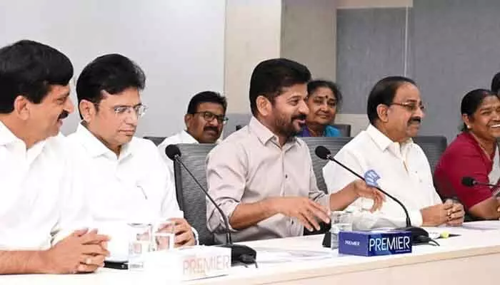 రాష్ట్ర చరిత్రలో తొలిసారి.. సీఎం అధ్యక్షతన పేపర్ లెస్ కేబినెట్ భేటీ రాష్ట్ర చరిత్రలో తొలిసారి.. సీఎం అధ్యక్షతన పేపర్ లెస్ కేబినెట్ భేటీ