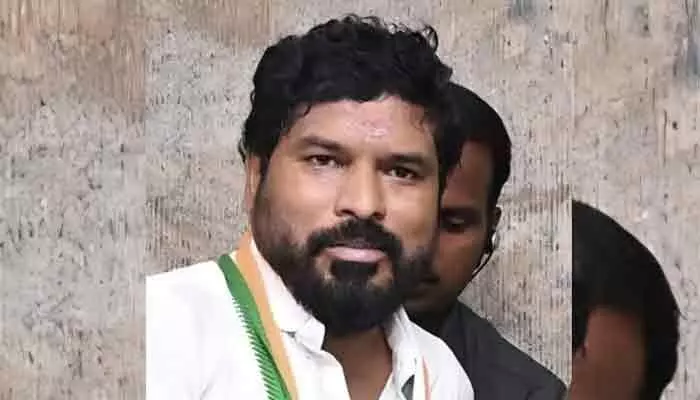 మహిళపై లైంగికదాడి, న్యూడ్ వీడియోలతో బ్లాక్మెయిల్.. కాంగ్రెస్ నేత అరెస్ట్! మహిళపై లైంగికదాడి, న్యూడ్ వీడియోలతో బ్లాక్మెయిల్.. కాంగ్రెస్ నేత అరెస్ట్!
