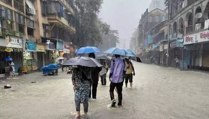 24 గంటల్లో 20 సెంటీమీటర్ల వర్షం.. రెడ్ అలర్ట్ జారీ చేసిన ఐఎండీ 24 గంటల్లో 20 సెంటీమీటర్ల వర్షం.. రెడ్ అలర్ట్ జారీ చేసిన ఐఎండీ