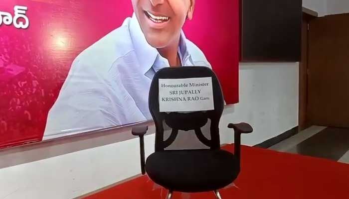 తెలంగాణ భవన్‌లో జూపల్లి కోసం ఖాళీ కుర్చీ
