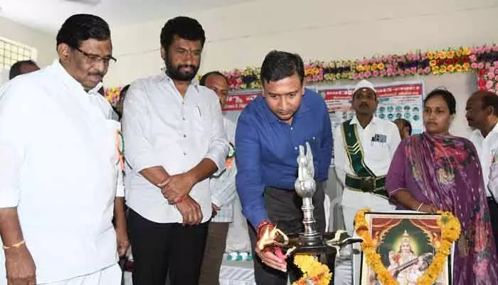 విద్యార్థుల సర్వతోముఖాభివృద్ధే లక్ష్యం.. ‘ఆరోగ్య పాఠశాల’కు మరింత బలోపేతం విద్యార్థుల సర్వతోముఖాభివృద్ధే లక్ష్యం.. ‘ఆరోగ్య పాఠశాల’కు మరింత బలోపేతం