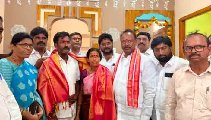 ఇందిరమ్మ ఇళ్ల గృహప్రవేశంలో పాల్గొన్న ఎమ్మెల్యే గండ్ర సత్యనారాయణ రావు ఇందిరమ్మ ఇళ్ల గృహప్రవేశంలో పాల్గొన్న ఎమ్మెల్యే గండ్ర సత్యనారాయణ రావు