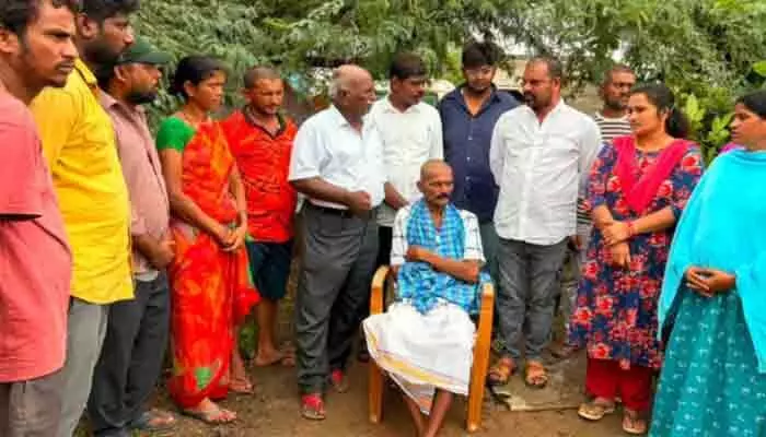 ముళ్ల చెట్టే ఆశ్రయం.. పక్షవాత బాధిత యువకుడికి అండగా అన్నం ఫౌండేషన్ ముళ్ల చెట్టే ఆశ్రయం.. పక్షవాత బాధిత యువకుడికి అండగా అన్నం ఫౌండేషన్
