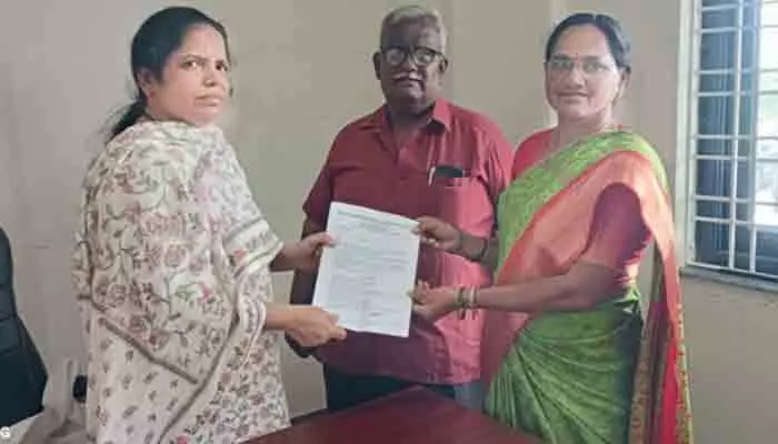 బీఎల్వో విధులతో అంగన్వాడీలపై భారం బీఎల్వో విధులతో అంగన్వాడీలపై భారం