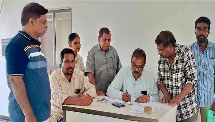 ఓటరు జాబితా సవరణ వేగవంతం.. సందేహాల నివృత్తికి ప్రత్యేక హెల్ప్డెస్క్ ఓటరు జాబితా సవరణ వేగవంతం.. సందేహాల నివృత్తికి ప్రత్యేక హెల్ప్డెస్క్