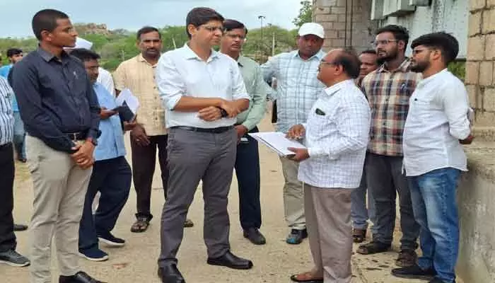 వర్షాకాలంలో అత్యవసర పరిస్థితులను ఎదుర్కొనేందుకు అధికారులు సిద్ధంగా ఉండాలి.. వర్షాకాలంలో అత్యవసర పరిస్థితులను ఎదుర్కొనేందుకు అధికారులు సిద్ధంగా ఉండాలి..